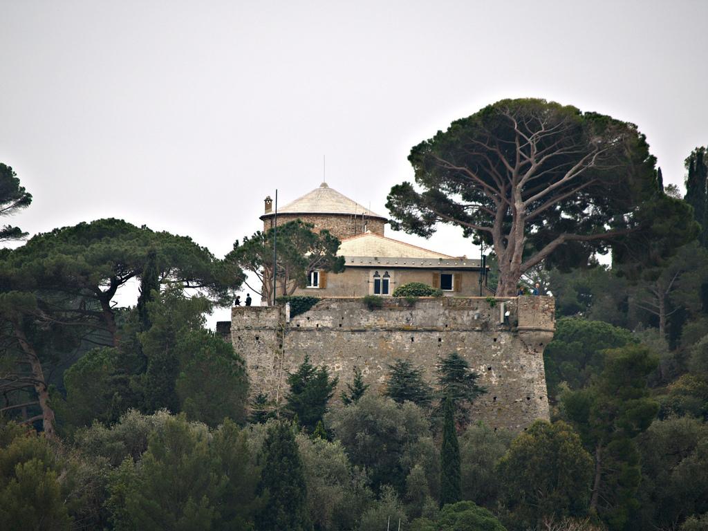 Castello Brown affacciato sul porto di Portofino