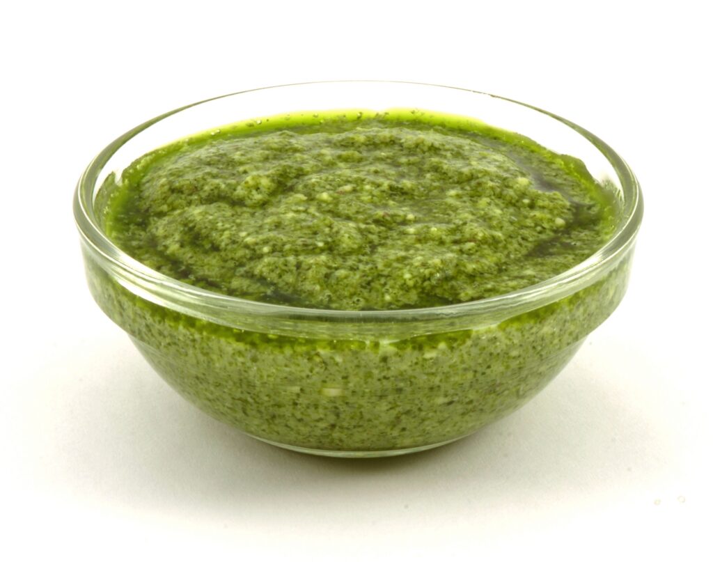 Pesto alla genovese al mortaio, base della cucina ligure